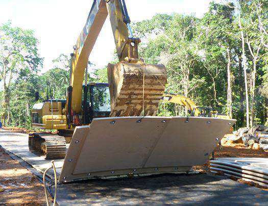 MegaDeck nesting radius-edged flanges for quick alignment in heavy duty mat installations